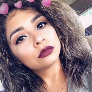 Meet your Posher, Cynthia